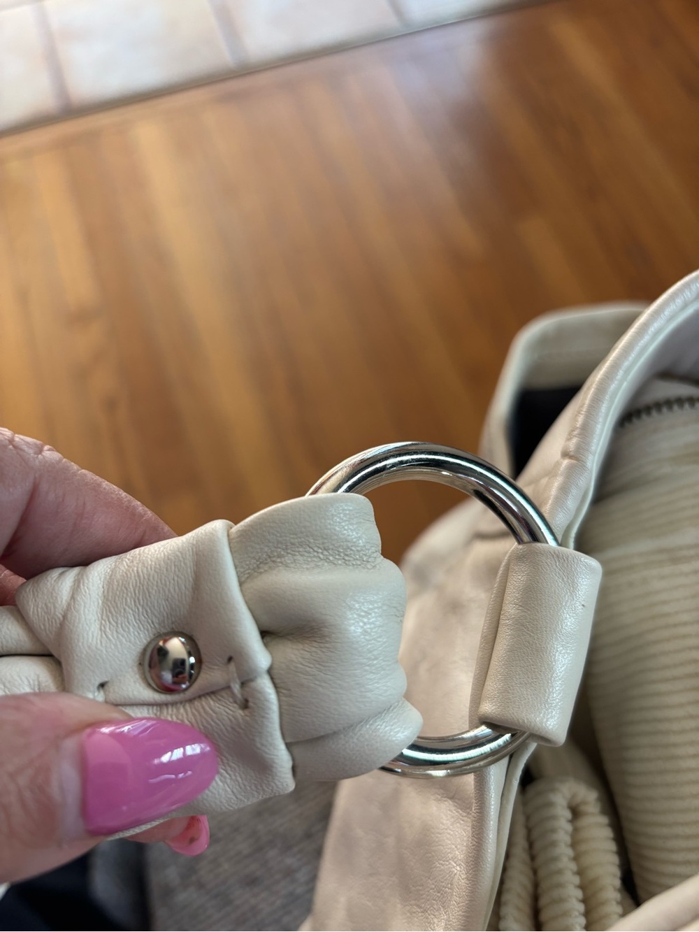 Coach Off White Leather Shoulder Tote with Turnlock Detail - Picture 5 of 15